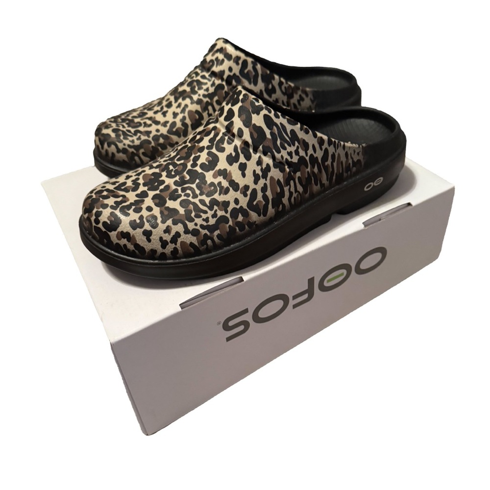 OOFOS Slides - Leopard Size 8